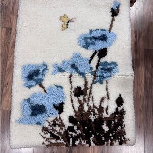 Vintage Floral Latch hook item